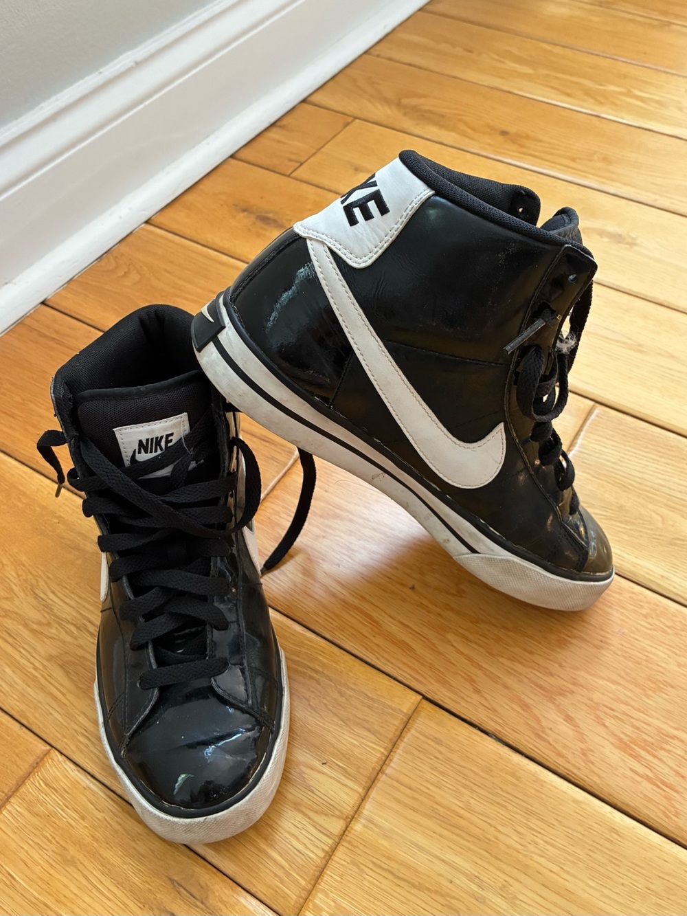 💫Nike Black Patent Leather and White High-Top Sneakers